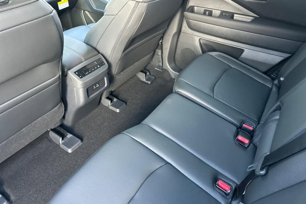 new 2025 Nissan Pathfinder car, priced at $38,052