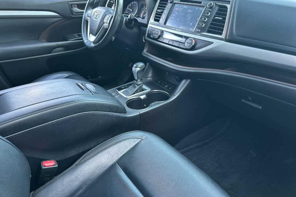 used 2016 Toyota Highlander car, priced at $18,641