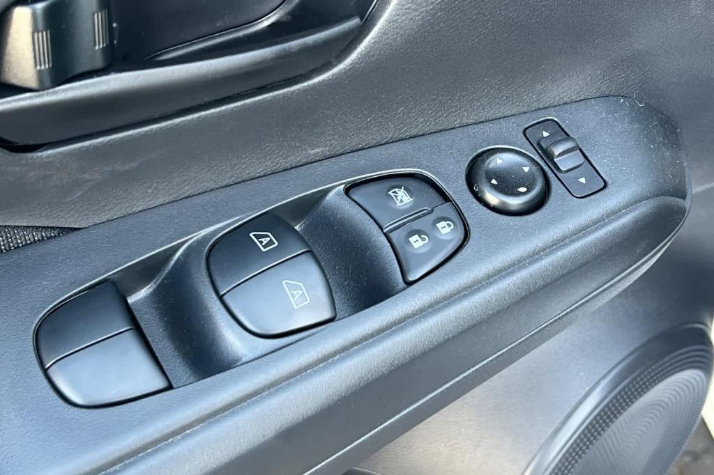 new 2025 Nissan Kicks Play car, priced at $21,019