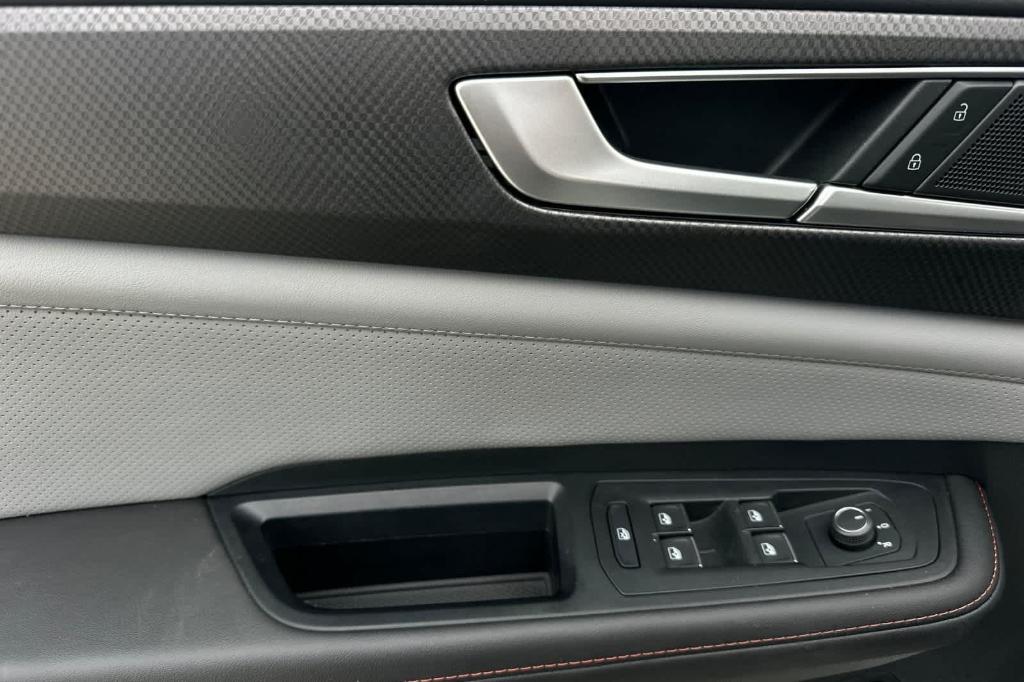 used 2025 Volkswagen Atlas car, priced at $37,865