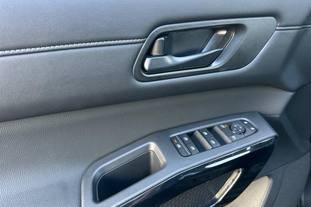 new 2025 Nissan Pathfinder car, priced at $36,890