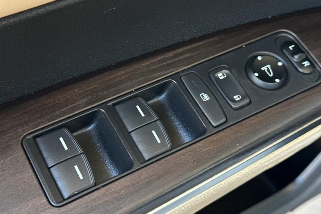 used 2019 Honda Clarity Plug-In Hybrid car, priced at $16,374