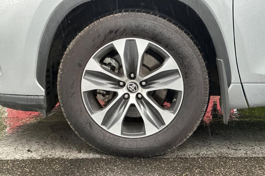 used 2022 Toyota Highlander car, priced at $32,495