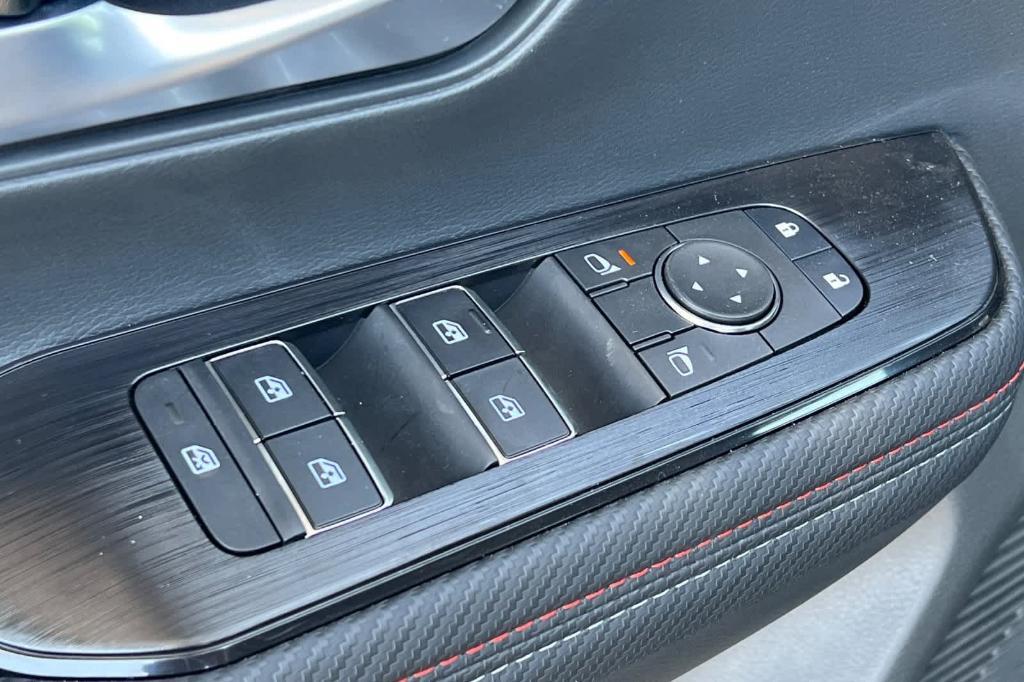 new 2025 Nissan Kicks car, priced at $28,095