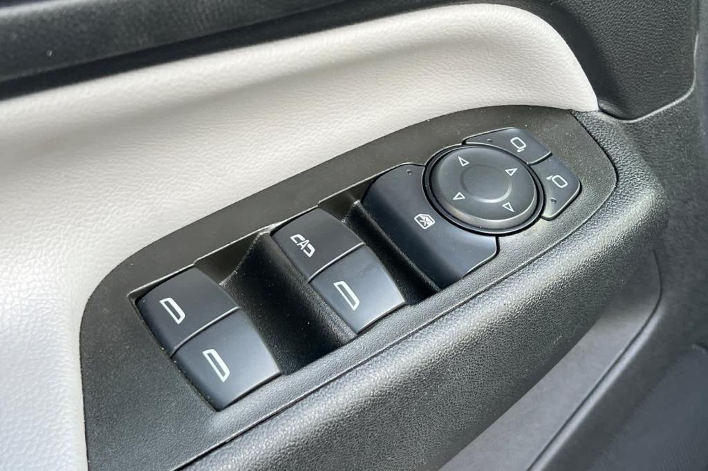 used 2023 Chevrolet Equinox car, priced at $18,392