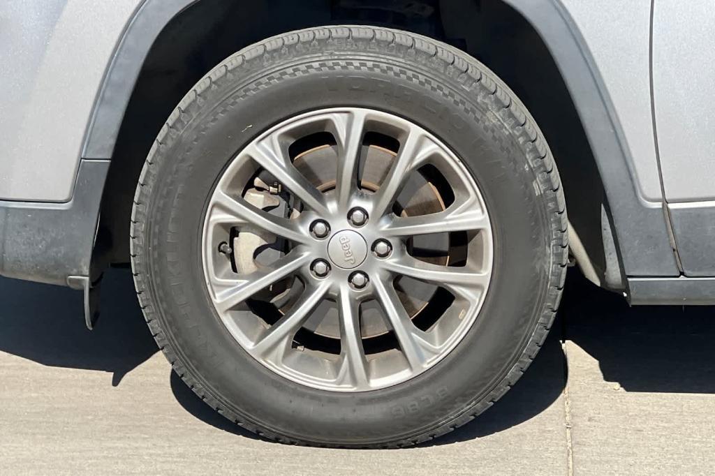 used 2019 Jeep Cherokee car, priced at $12,928