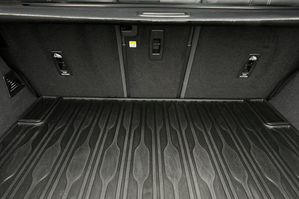 used 2022 Land Rover Range Rover Velar car, priced at $35,254