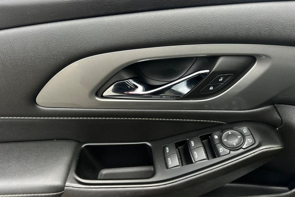 used 2023 Chevrolet Traverse car, priced at $30,671