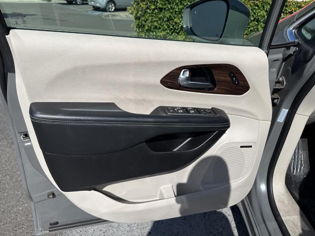 used 2022 Chrysler Pacifica car, priced at $21,998