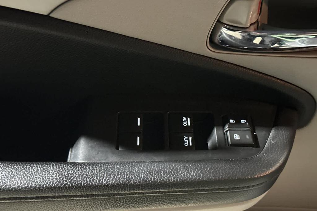 used 2021 Honda Pilot car, priced at $26,078