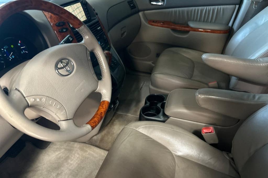 used 2007 Toyota Sienna car, priced at $8,500