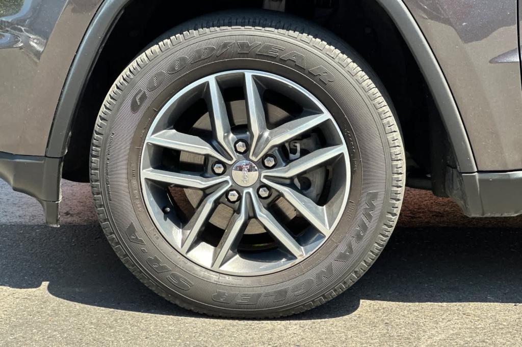 used 2017 Jeep Grand Cherokee car, priced at $12,271