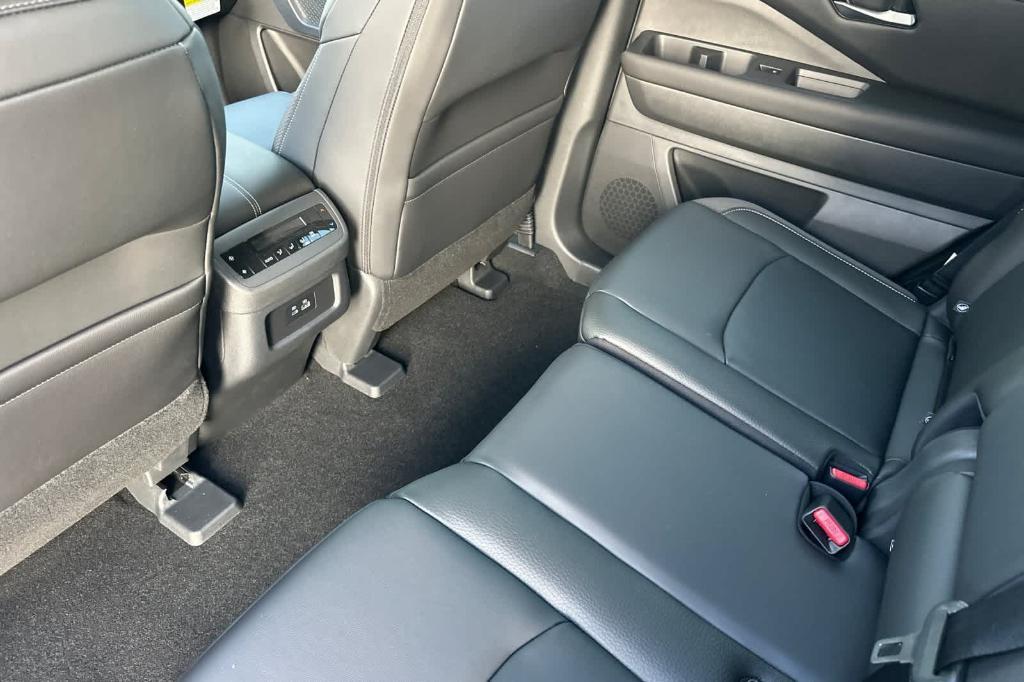 new 2025 Nissan Pathfinder car, priced at $36,670