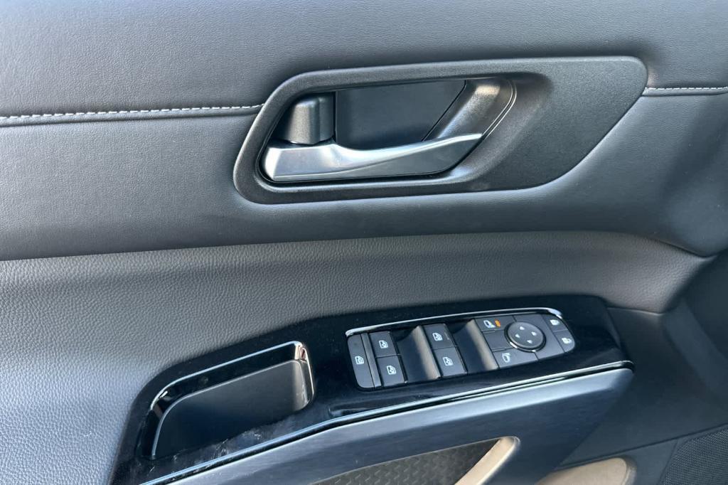 new 2025 Nissan Pathfinder car, priced at $36,670