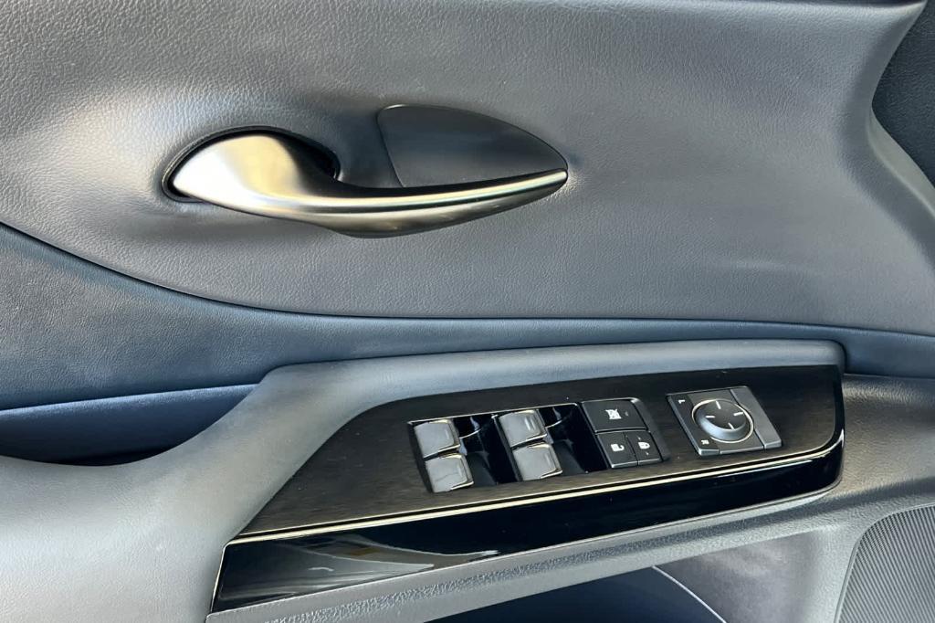 used 2025 Lexus ES 350 car, priced at $42,867