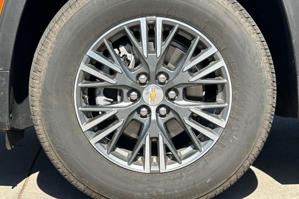 used 2025 Chevrolet Traverse car, priced at $38,749