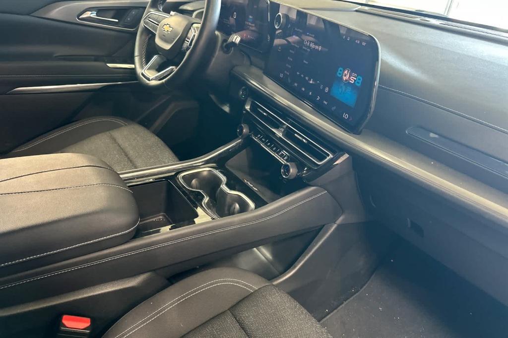 used 2025 Chevrolet Traverse car, priced at $38,749