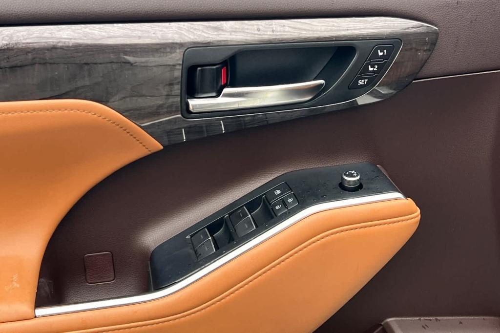 used 2020 Toyota Highlander car, priced at $36,310