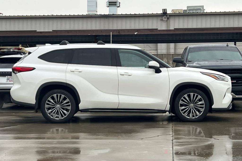 used 2020 Toyota Highlander car, priced at $36,310