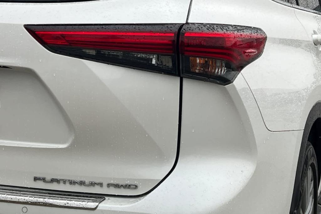 used 2020 Toyota Highlander car, priced at $36,310