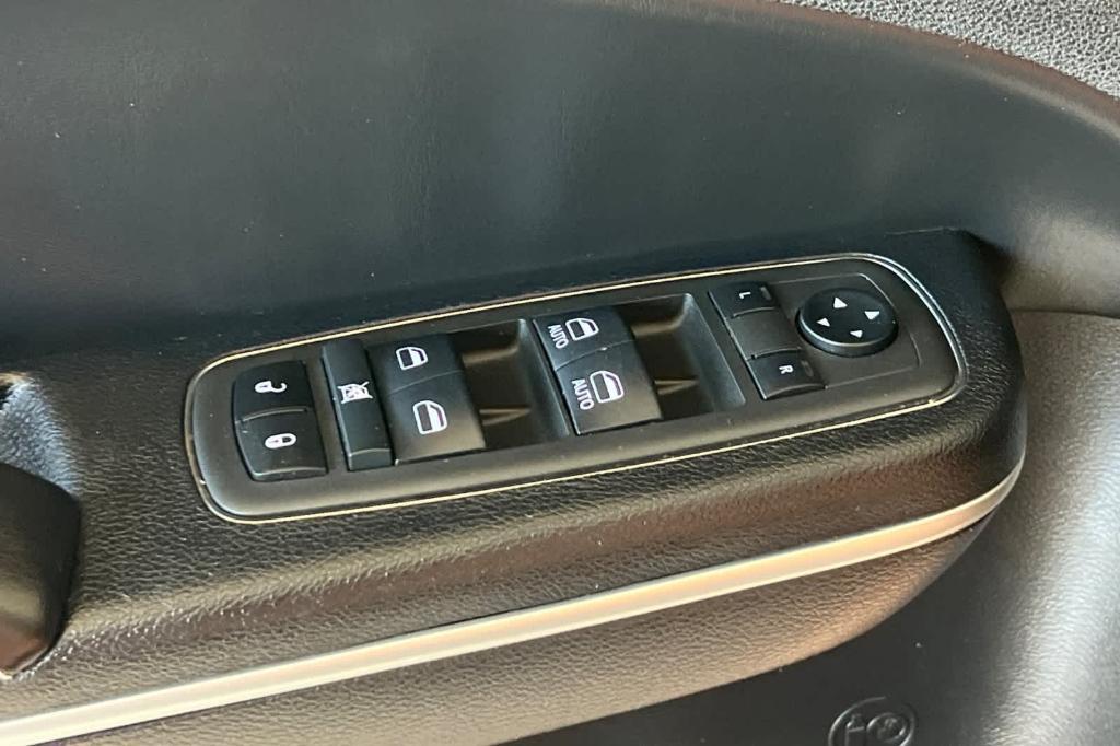 used 2022 Chrysler 300 car, priced at $21,929