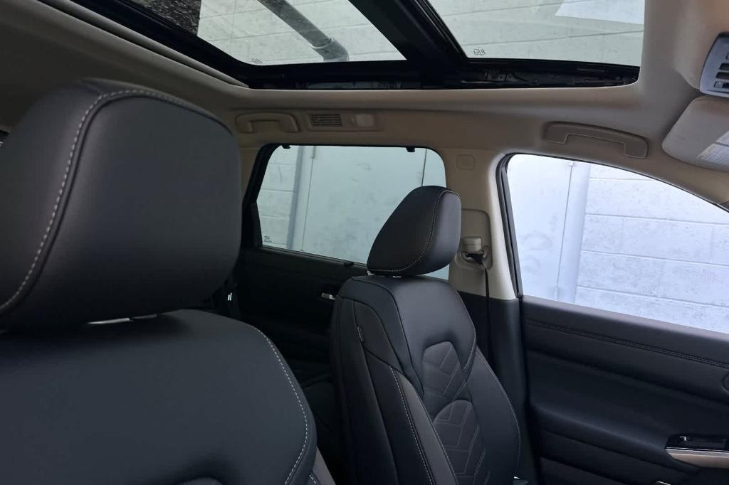 new 2025 Nissan Pathfinder car, priced at $44,301