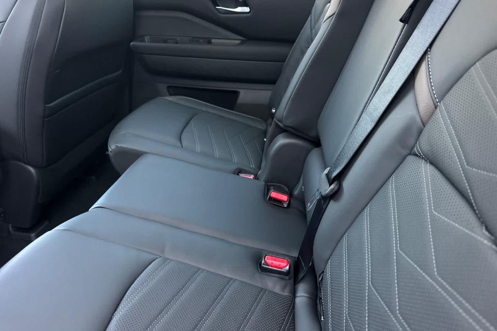 new 2025 Nissan Pathfinder car, priced at $44,301