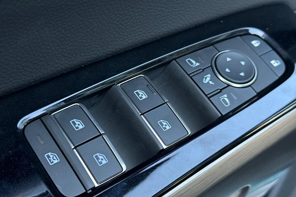 new 2025 Nissan Pathfinder car, priced at $44,301