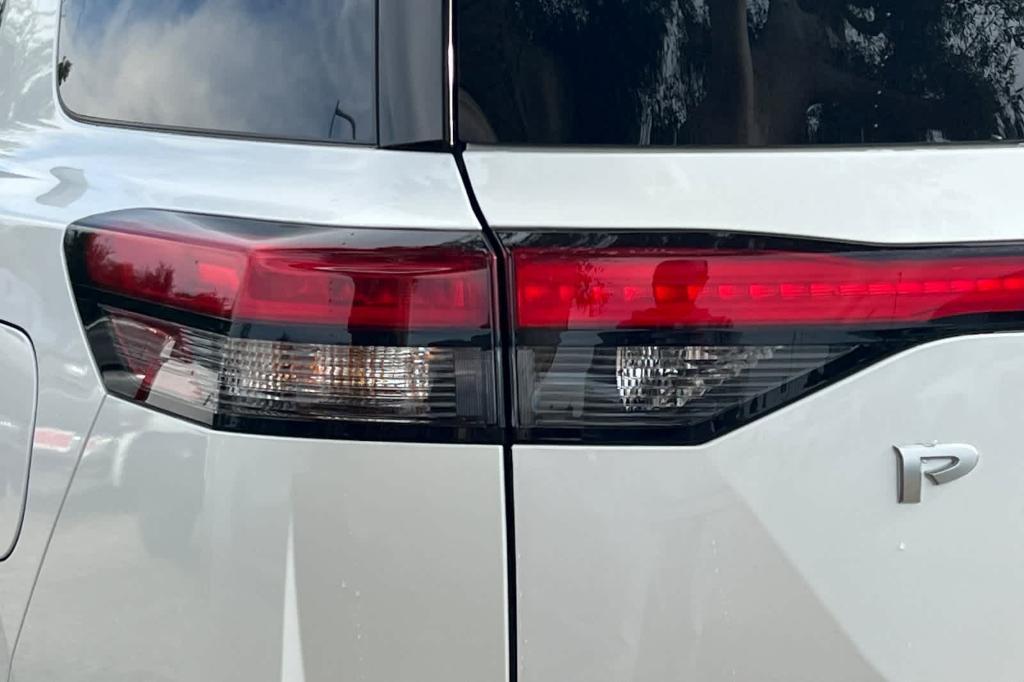 new 2025 Nissan Pathfinder car, priced at $33,894