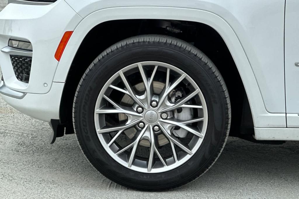 used 2024 Jeep Grand Cherokee car, priced at $50,876