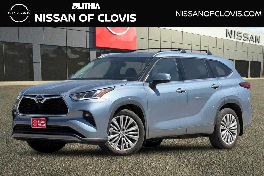 used 2022 Toyota Highlander car, priced at $40,069