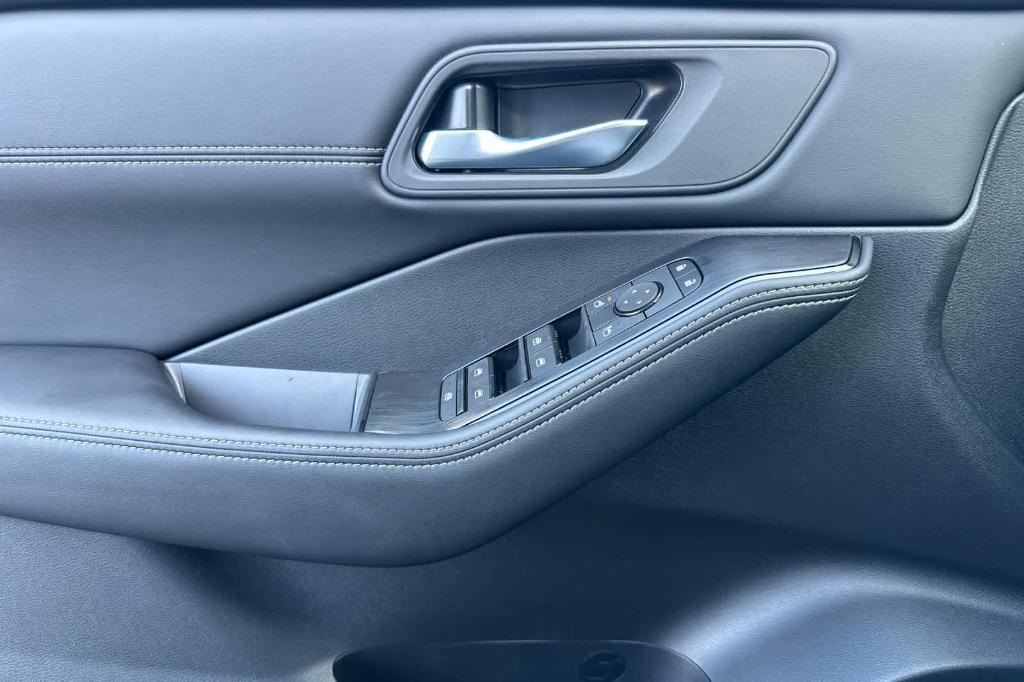 new 2025 Nissan Rogue car, priced at $33,754