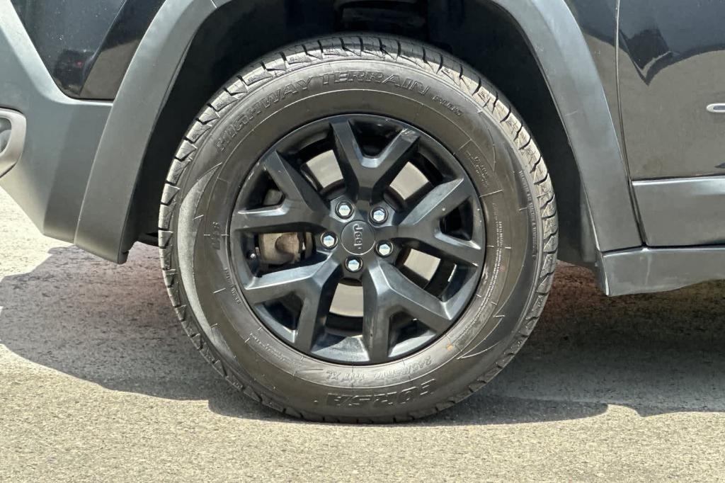 used 2015 Jeep Cherokee car, priced at $12,585