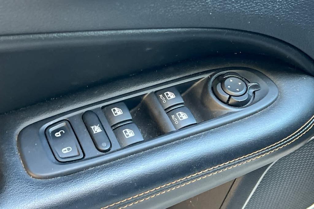 used 2018 Jeep Compass car, priced at $15,527