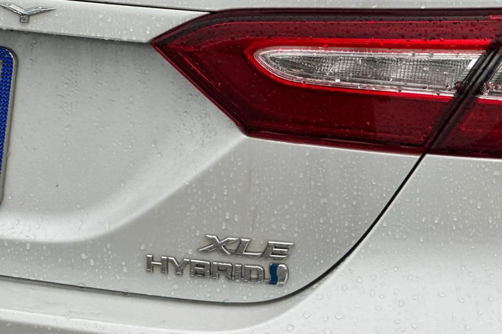 used 2018 Toyota Camry Hybrid car, priced at $18,727