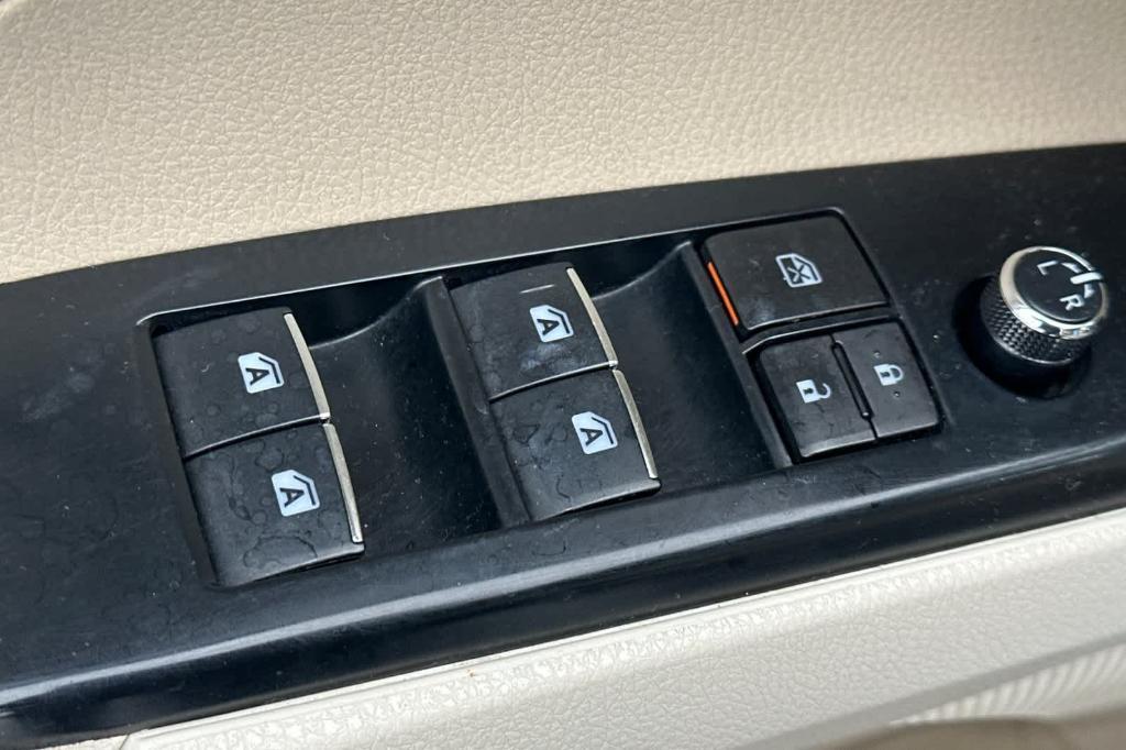 used 2018 Toyota Camry Hybrid car, priced at $18,727