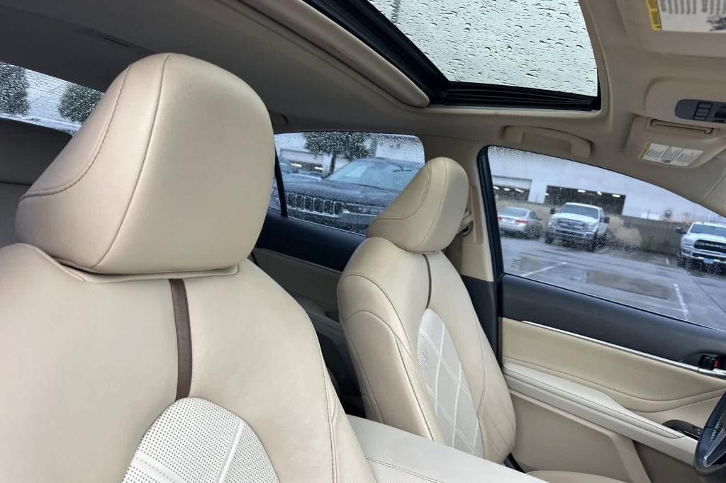 used 2018 Toyota Camry Hybrid car, priced at $18,727