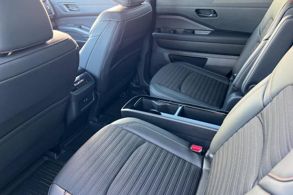 new 2025 Nissan Pathfinder car, priced at $40,762