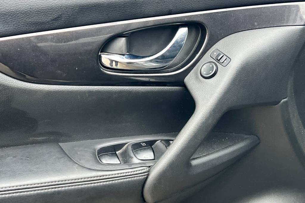 used 2018 Nissan Rogue car, priced at $13,281