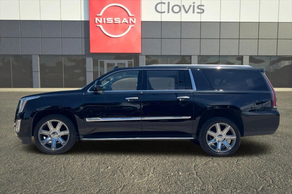 used 2020 Cadillac Escalade ESV car, priced at $34,396