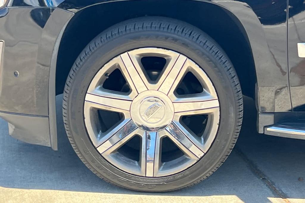 used 2020 Cadillac Escalade ESV car, priced at $34,396