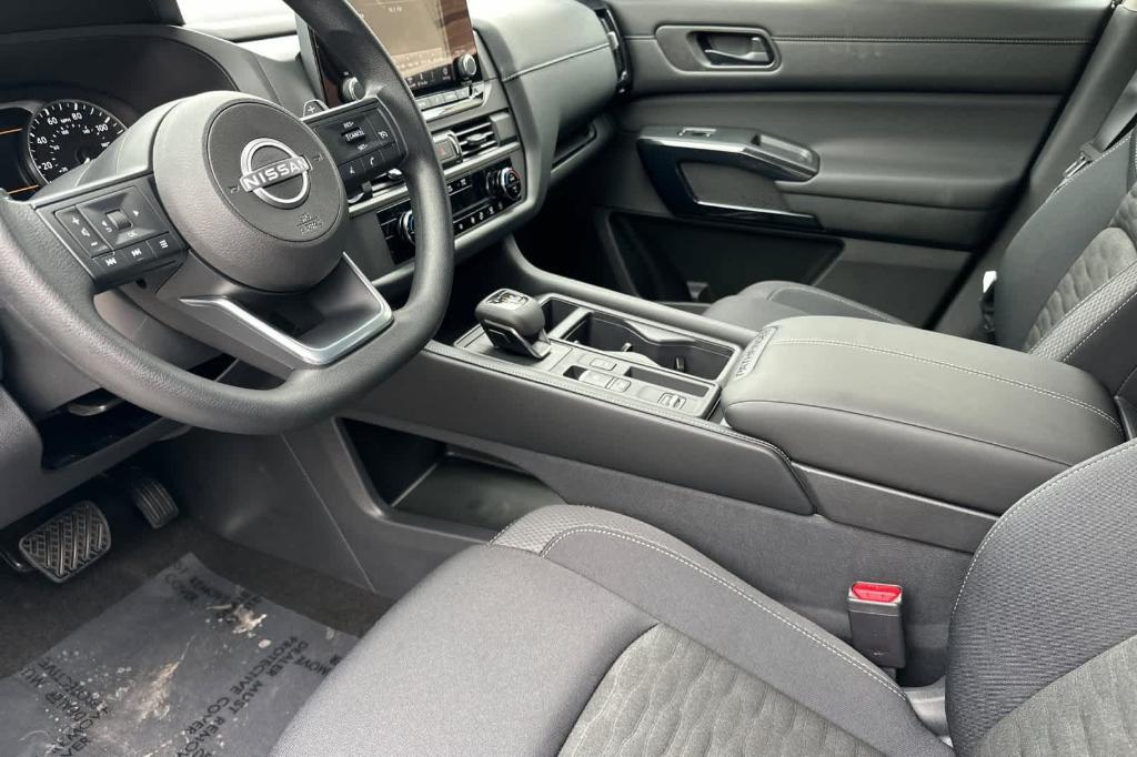 new 2025 Nissan Pathfinder car, priced at $35,178