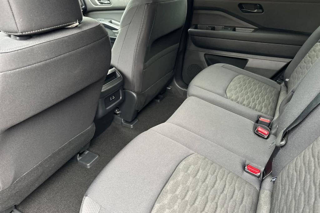 new 2025 Nissan Pathfinder car, priced at $35,178
