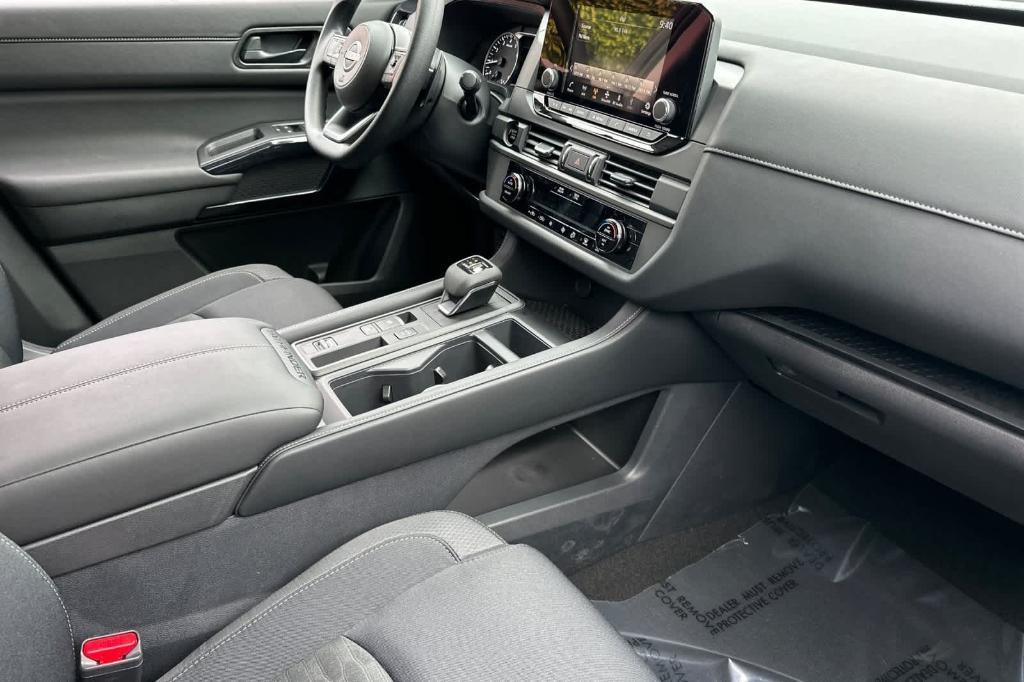 new 2025 Nissan Pathfinder car, priced at $35,178