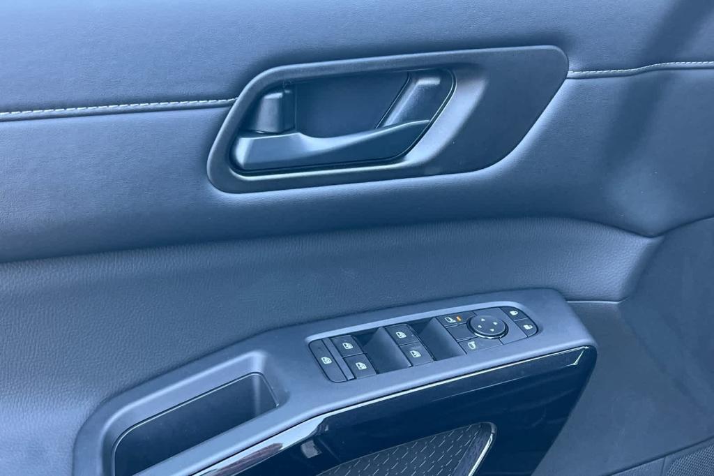 new 2025 Nissan Pathfinder car, priced at $37,002