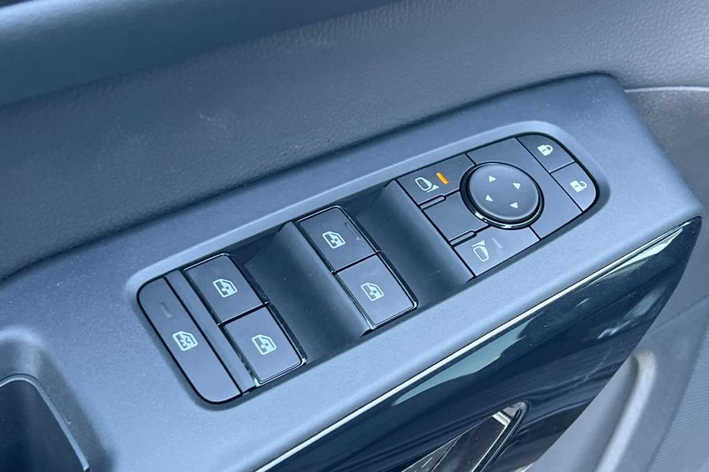 new 2025 Nissan Pathfinder car, priced at $37,002