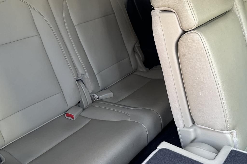 used 2016 Acura MDX car, priced at $13,600