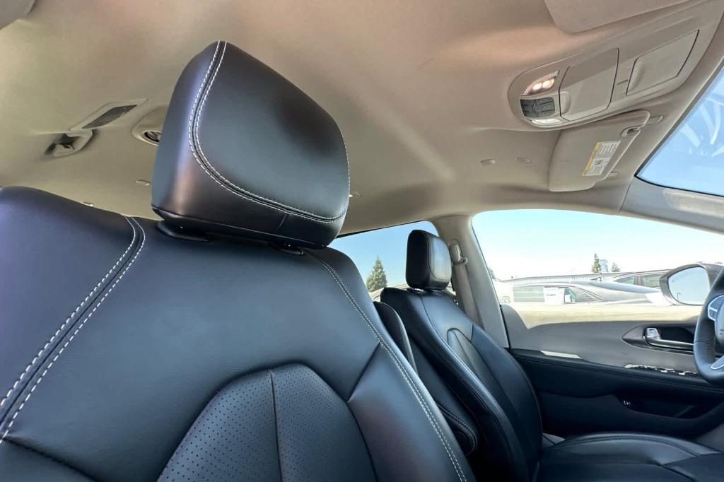 used 2023 Chrysler Pacifica Hybrid car, priced at $27,099