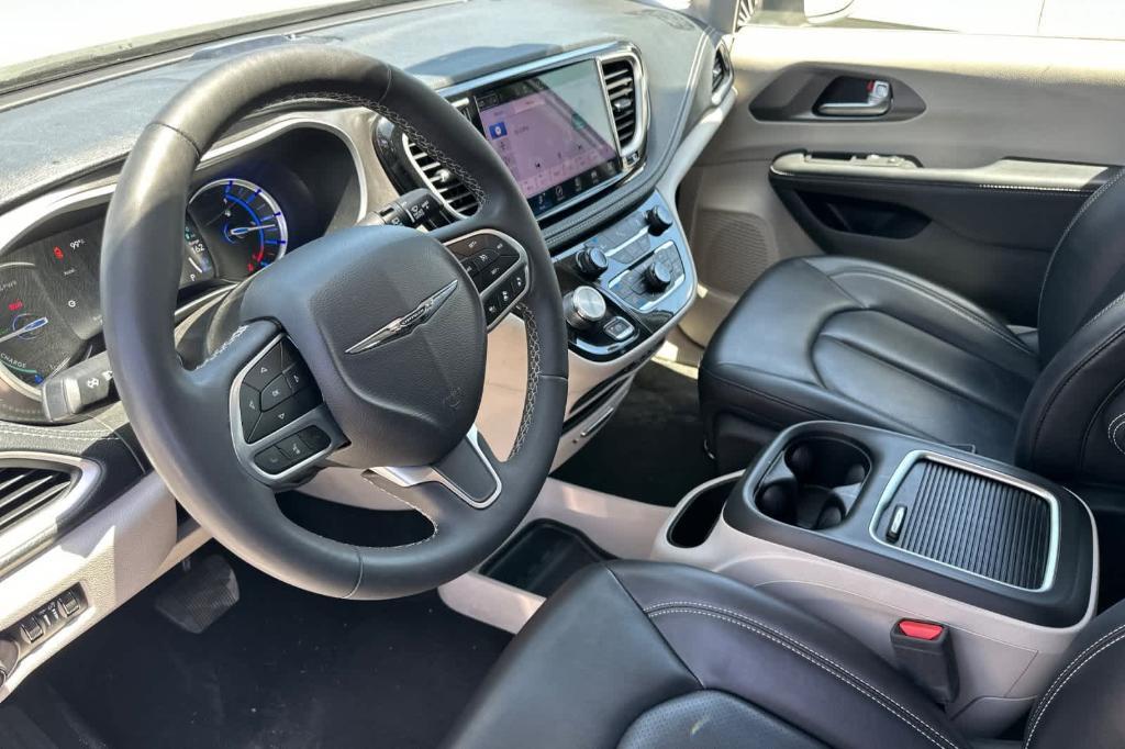 used 2023 Chrysler Pacifica Hybrid car, priced at $27,099
