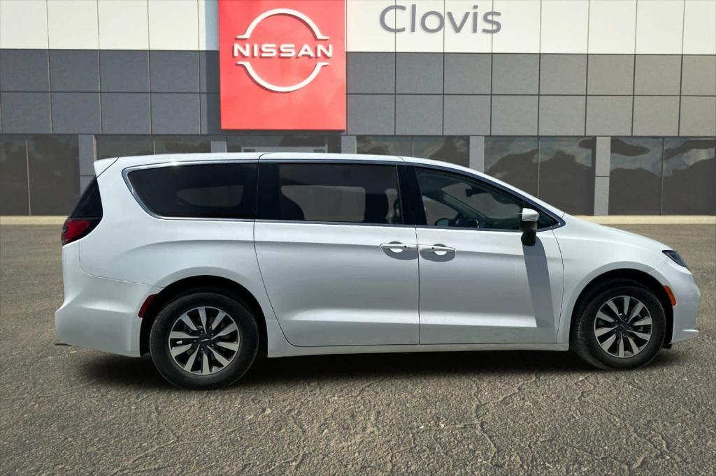 used 2023 Chrysler Pacifica Hybrid car, priced at $27,099